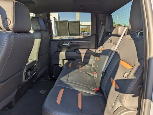 Used 2025 GMC Sierra 1500 AT4 image 18