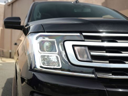 Used 2021 Ford Expedition Max XLT AWD/4WD image 6