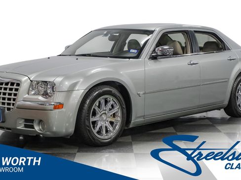 Used 2005 Chrysler 300 C w/ Navigation & Sound Group II RWD image 1