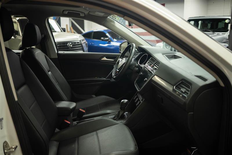 Used 2020 Volkswagen Tiguan SE R-Line FWD image 13