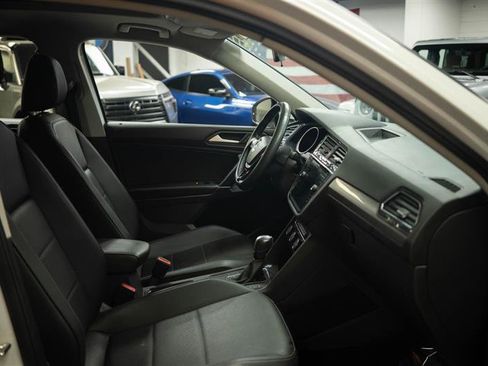 Used 2020 Volkswagen Tiguan SE R-Line FWD image 13