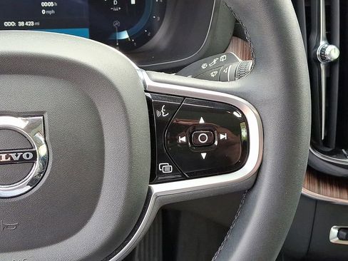 Used 2023 Volvo XC60 B5 Ultimate w/ Climate Package image 24