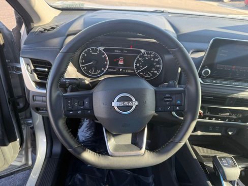 Used 2025 Nissan Rogue SV image 23