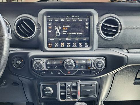 Used 2019 Jeep Wrangler Unlimited Sahara AWD/4WD image 19