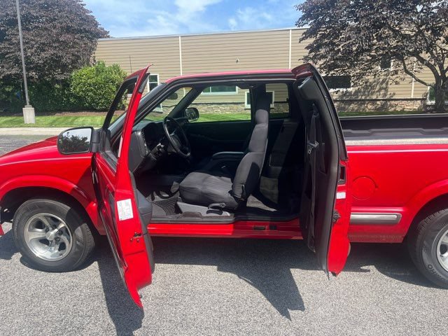 Used 2003 Chevrolet S10 Pickup LS w/ Convenience Package RWD image 5