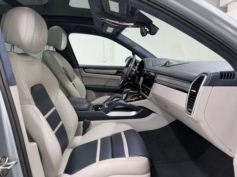 Used 2020 Porsche Cayenne Turbo AWD/4WD image 11