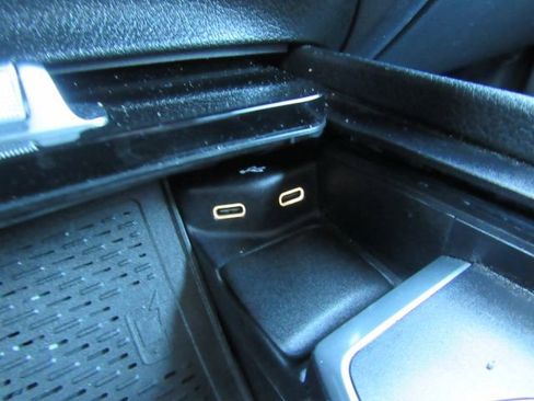 Used 2024 Mercedes-Benz GLE 450e 4MATIC image 49