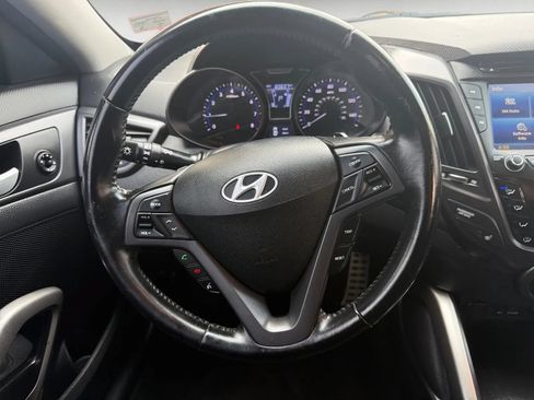 Used 2015 Hyundai Veloster Turbo FWD image 3