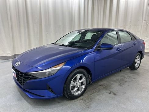 Used 2023 Hyundai Elantra SE image 2