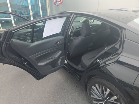 Used 2025 Nissan Altima 2.5 SV FWD image 32