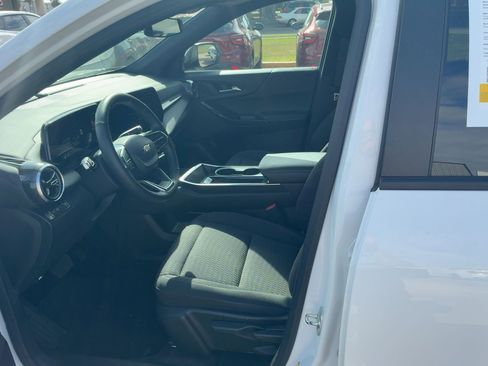 Used 2025 Chevrolet Equinox LT image 3