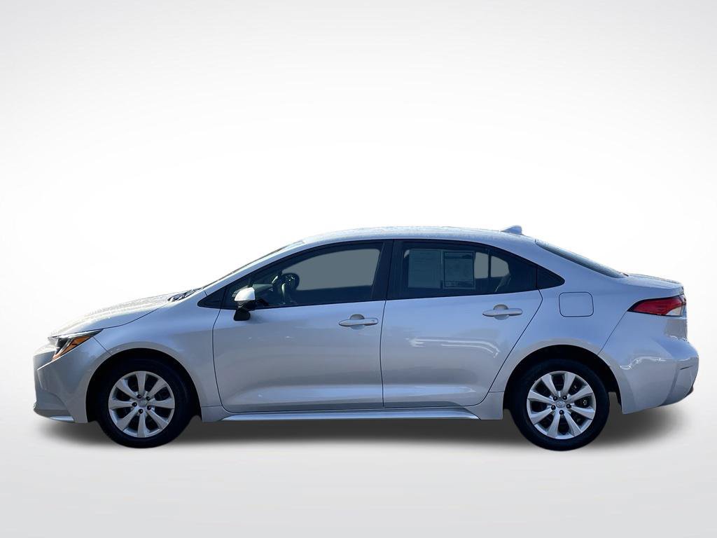Used 2024 Toyota Corolla LE FWD image 2