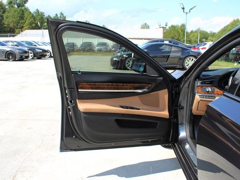 Used 2015 BMW 750Li xDrive image 30