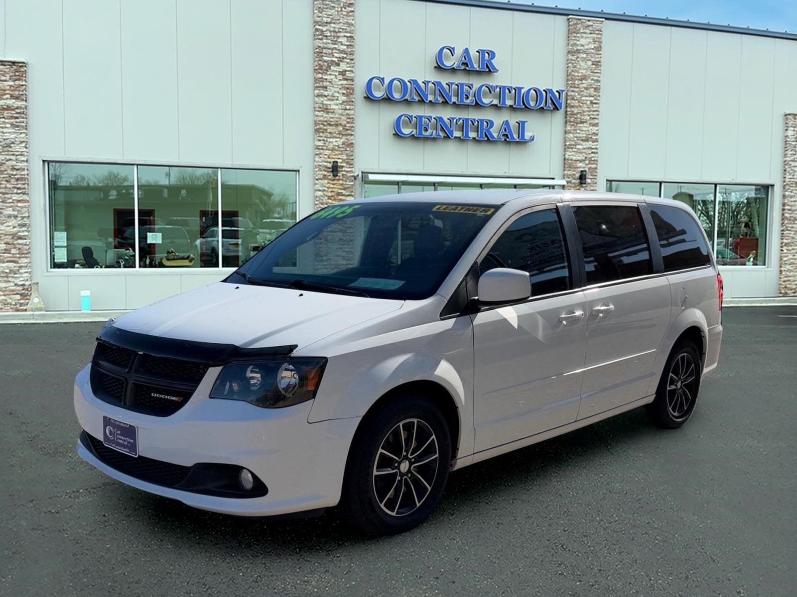 Used 2017 Dodge Grand Caravan SXT w/ Driver Convenience Group FWD image 1