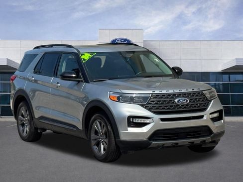 Used 2024 Ford Explorer XLT w/ Equipment Group 202A AWD/4WD image 2