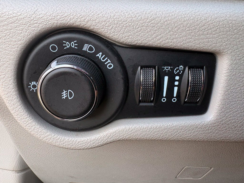 Used 2022 Chrysler Pacifica Touring-L FWD image 41