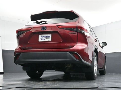 Used 2022 Toyota Highlander LE image 36