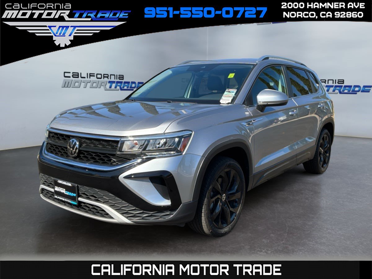 Used 2023 Volkswagen Taos SE w/ Panoramic Sunroof Package FWD image 1