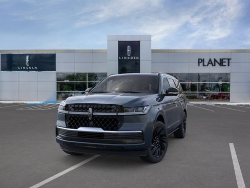 New 2026 Lincoln Navigator Reserve w/ Jet Appearance Package AWD/4WD image 2