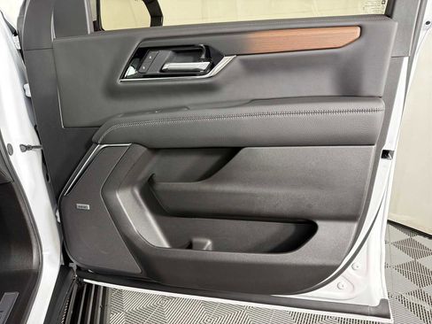 Certified 2026 GMC Yukon Denali w/ Sun & Power Step Package image 13