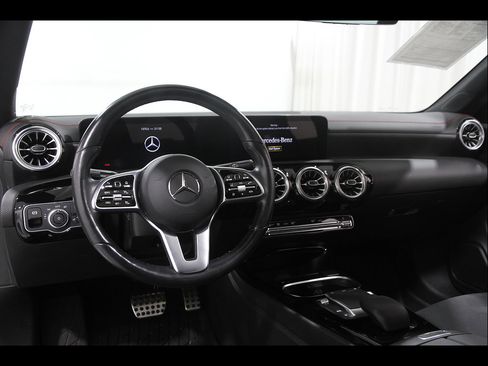 Used 2023 Mercedes-Benz CLA 250 4MATIC image 6