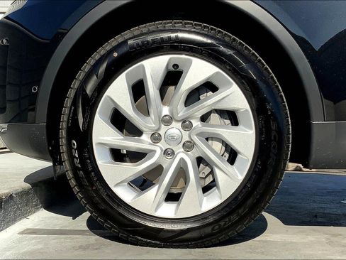 New 2025 Land Rover Discovery S image 10