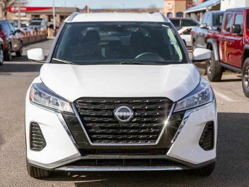 Used 2024 Nissan Kicks SV image 3