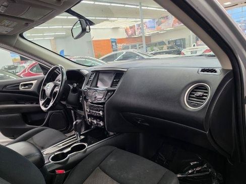 Used 2019 Nissan Pathfinder SV FWD image 15