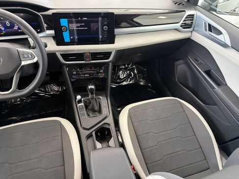 New 2026 Volkswagen Taos SE FWD image 16
