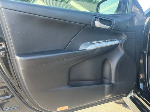 Used 2014 Toyota Camry SE FWD image 9