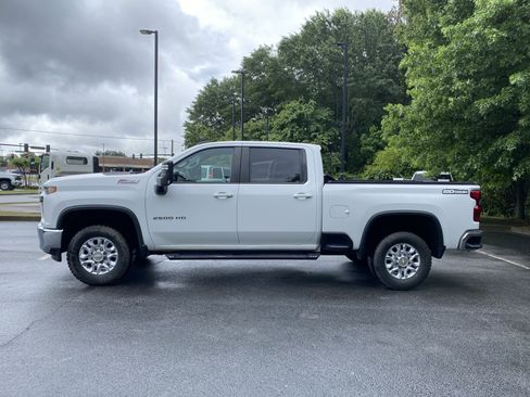 Used 2021 Chevrolet Silverado 2500 LT w/ Convenience Package AWD/4WD image 6