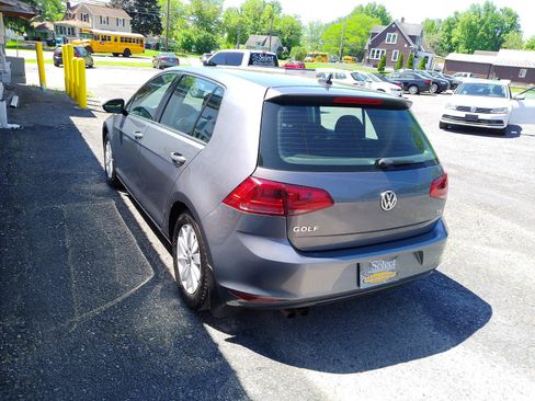 Used 2017 Volkswagen Golf S FWD image 6