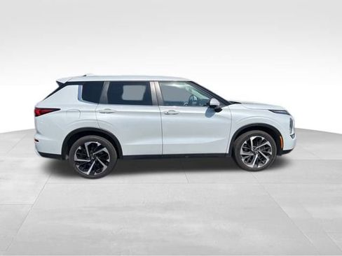 Used 2024 Mitsubishi Outlander SE image 8