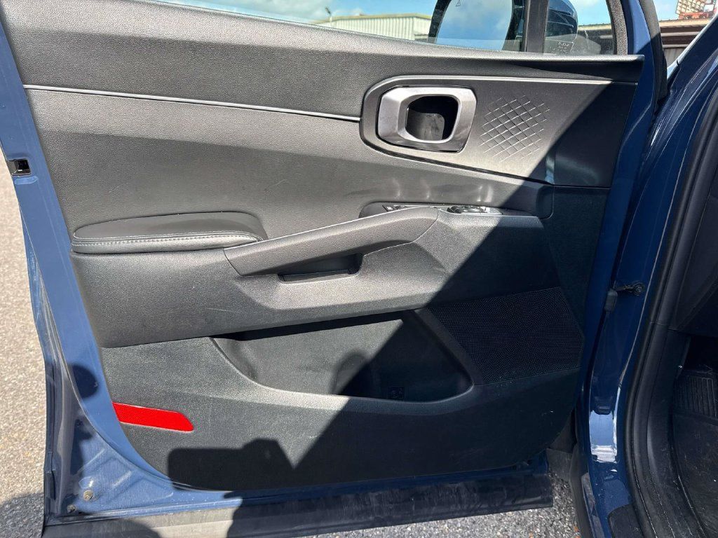 Certified 2025 Kia Sorento S w/ Panoramic Sunroof Package FWD image 10