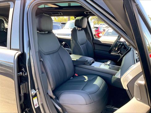 New 2026 Land Rover Range Rover Long Wheelbase SE AWD/4WD image 31