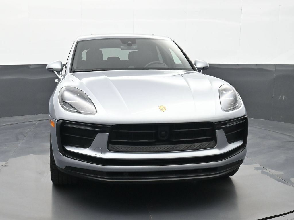 Certified 2025 Porsche Macan AWD/4WD image 24