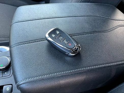 Used 2023 Chevrolet Traverse LT FWD image 35