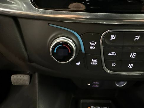 Used 2022 Chevrolet Traverse RS AWD/4WD image 33