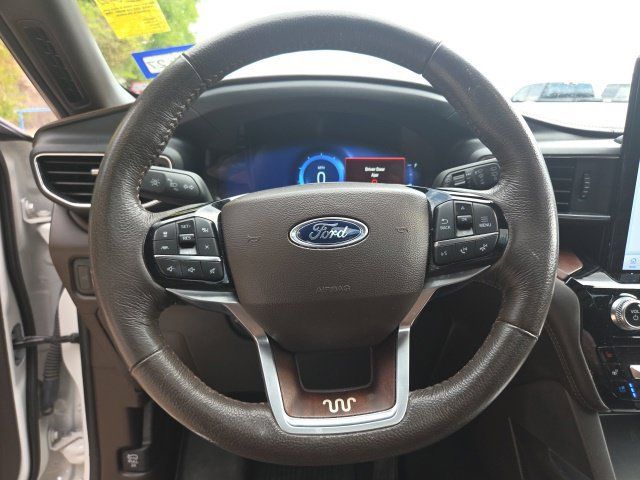 Used 2024 Ford Explorer King Ranch w/ Technology Package RWD image 9