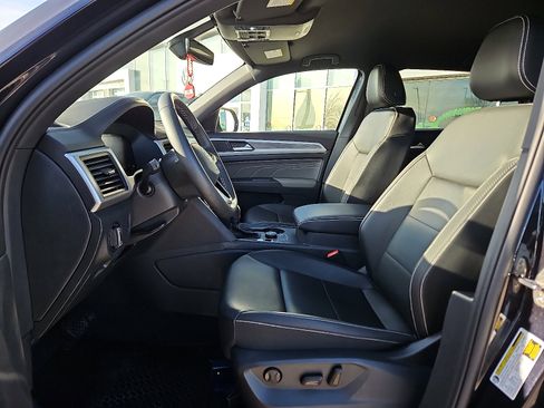 Used 2022 Volkswagen Atlas Cross Sport SE image 9