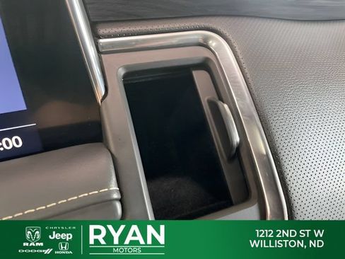 Used 2021 GMC Yukon SLT w/ SLT Luxury Plus Package AWD/4WD image 31