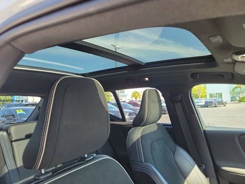 Used 2020 Volvo XC40 T5 R-Design AWD/4WD image 11