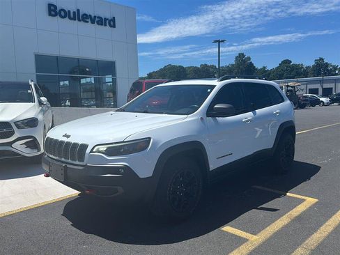 Used 2019 Jeep Cherokee Trailhawk AWD/4WD image 2