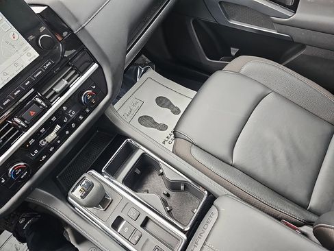 Used 2025 Nissan Pathfinder SL w/ SL Premium Package image 30