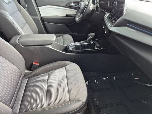 Used 2025 Chevrolet Trax LT w/ LT Convenience Package FWD image 30
