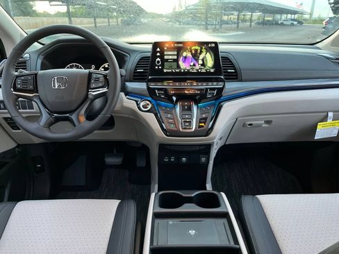 Certified 2026 Honda Odyssey Elite image 17