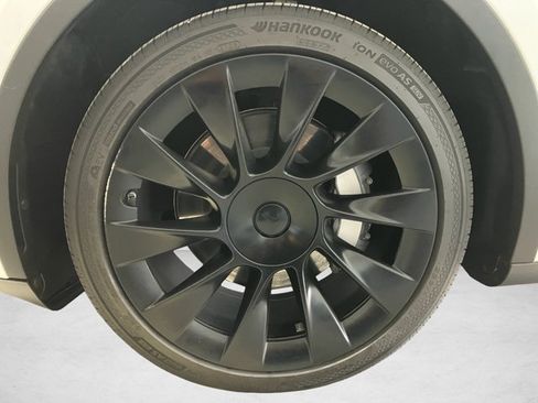 Used 2023 Tesla Model Y Long Range AWD/4WD image 22
