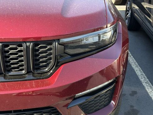 Used 2023 Jeep Grand Cherokee Limited w/ Black Appearance Package image 6