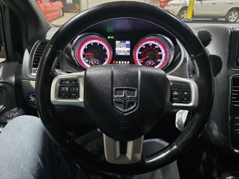 Used 2019 Dodge Grand Caravan GT FWD image 32