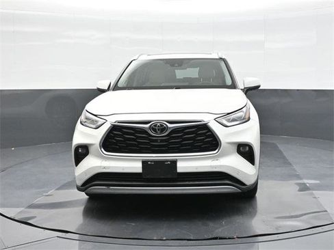 Certified 2021 Toyota Highlander Platinum image 30